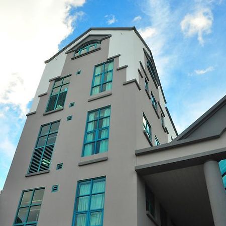 Tat Place Hotel Kuala Belait Esterno foto